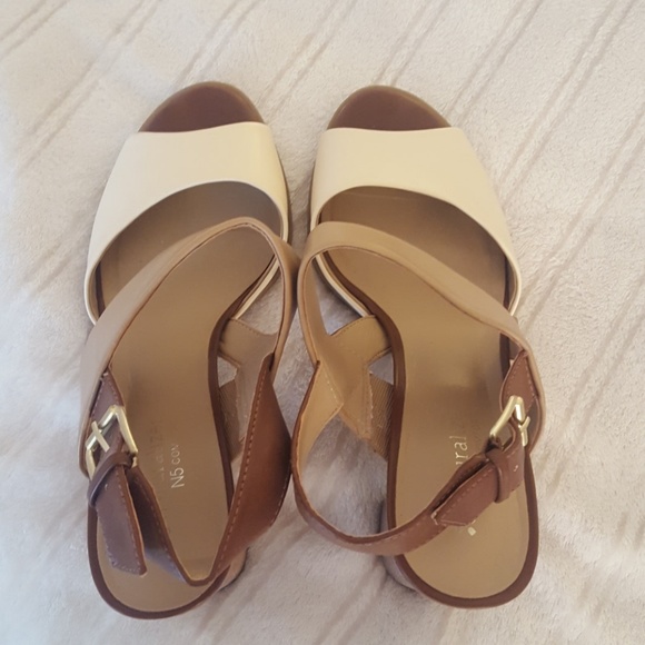 Naturalizer Sandals - Picture 2 of 4